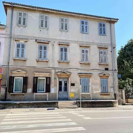 Апартаменти Chariming And Comfy Studio