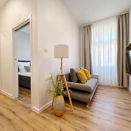 Chariming And Comfy Studio *